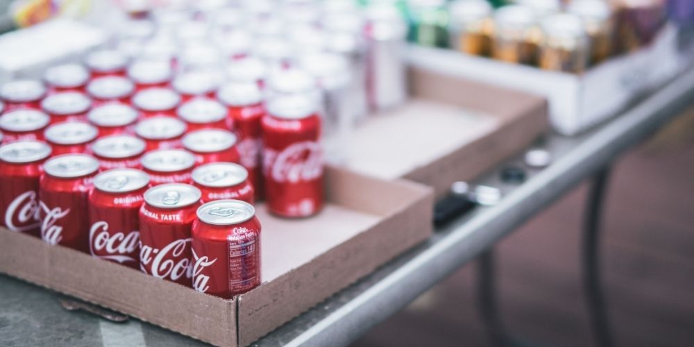 Aluminum-Coke-Cans-on-top-of-the_table