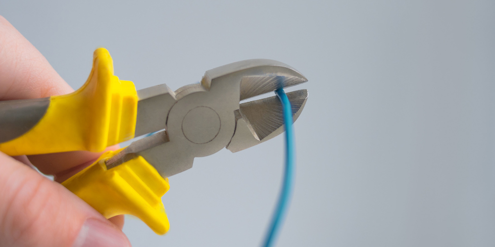 robber-electricity-wire